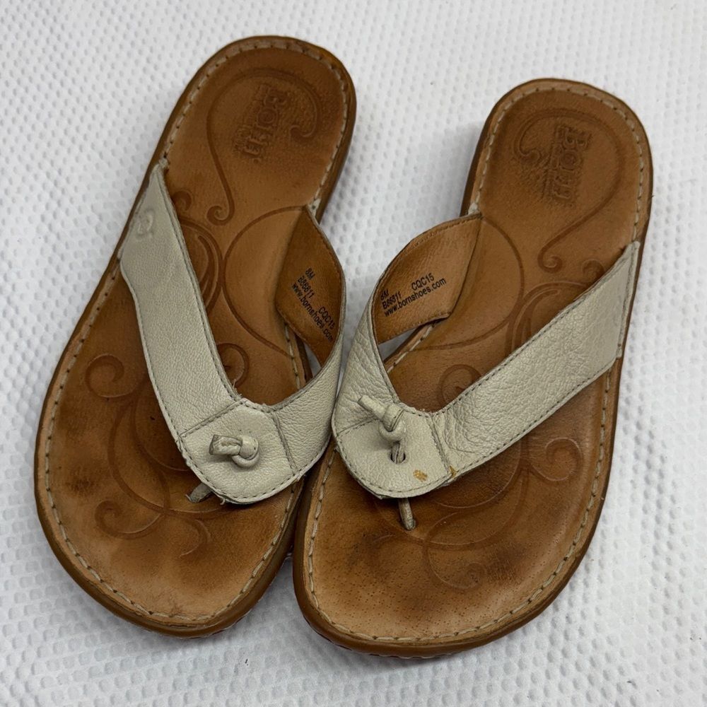 Born Cream Leather Women Sandals Thongs Flips
